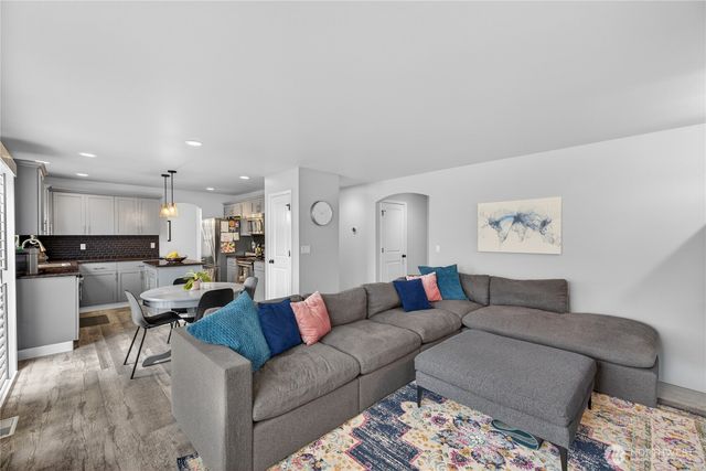1031 Cove View Cir., Oak Harbor, WA 98277
