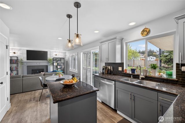 1031 Cove View Cir., Oak Harbor, WA 98277