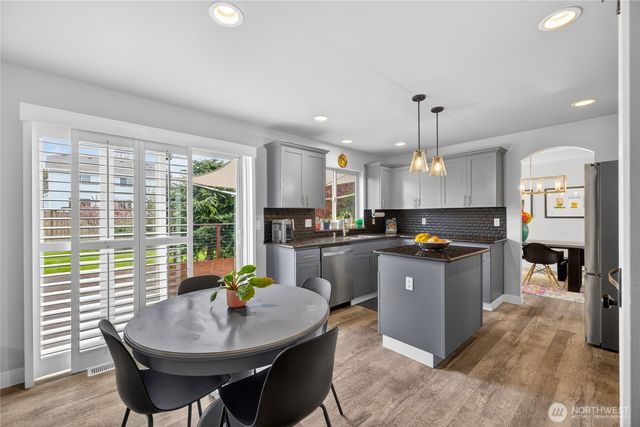 1031 Cove View Cir., Oak Harbor, WA 98277