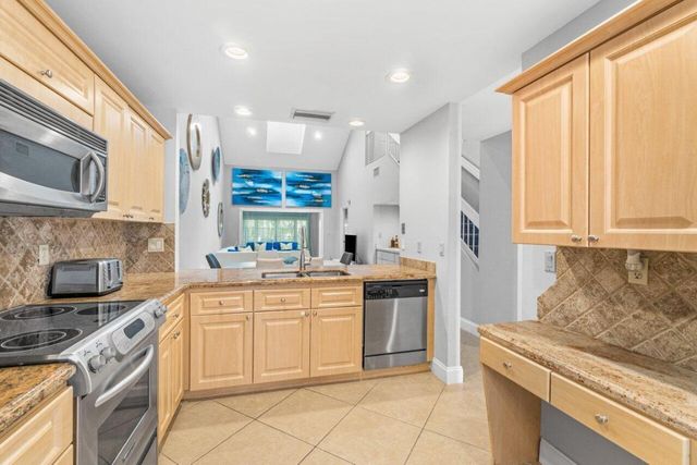 17064 Boca Club Boulevard 3, Boca Raton, FL 33487