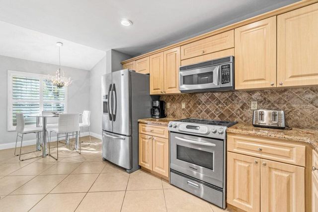 17064 Boca Club Boulevard 3, Boca Raton, FL 33487