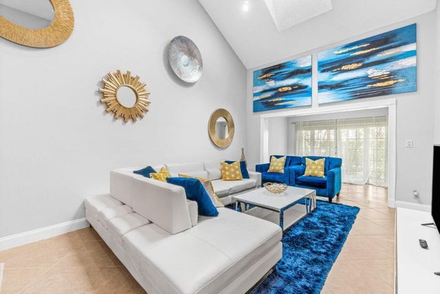 17064 Boca Club Boulevard 3, Boca Raton, FL 33487