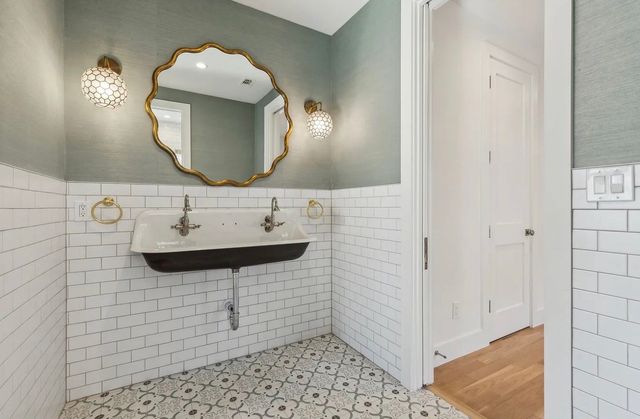 5800 Goodwin Avenue, Dallas, TX 75206