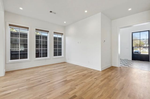5800 Goodwin Avenue, Dallas, TX 75206