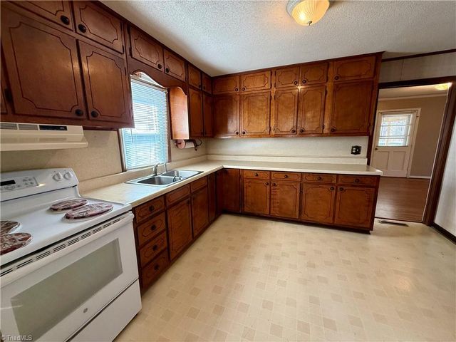 7468 NC Highway 135, Mayodan, NC 27027