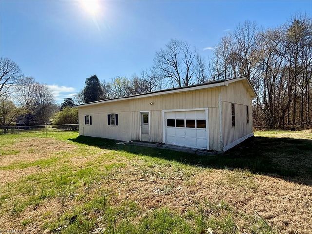 7468 NC Highway 135, Mayodan, NC 27027