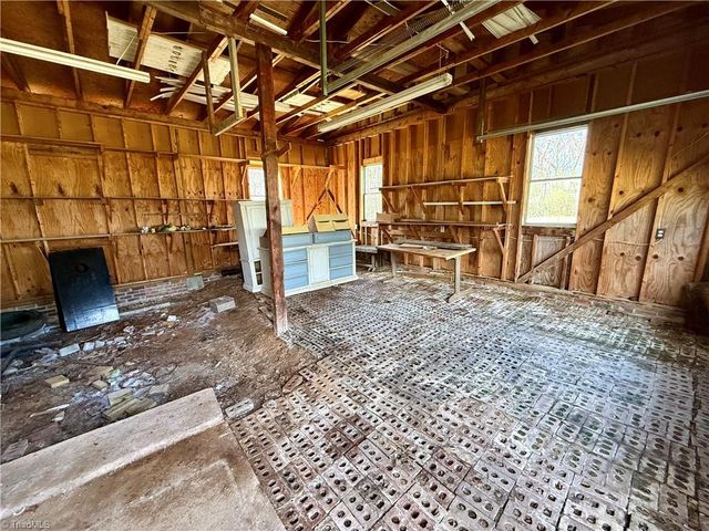 7468 NC Highway 135, Mayodan, NC 27027