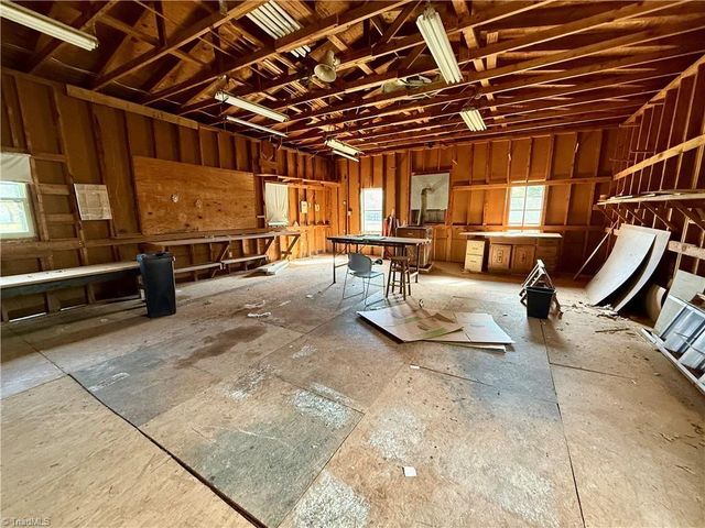 7468 NC Highway 135, Mayodan, NC 27027