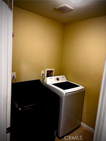 10401 Hemlock Avenue, Hesperia, CA 92345