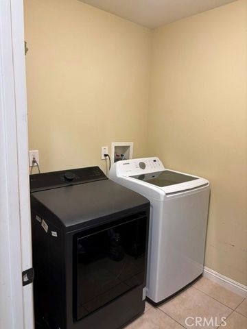 10401 Hemlock Avenue, Hesperia, CA 92345