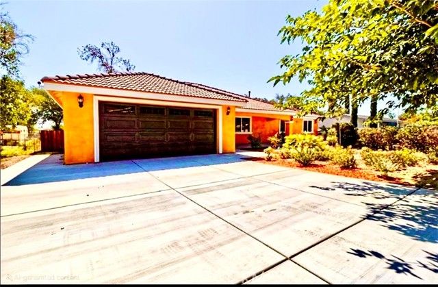 10401 Hemlock Avenue, Hesperia, CA 92345