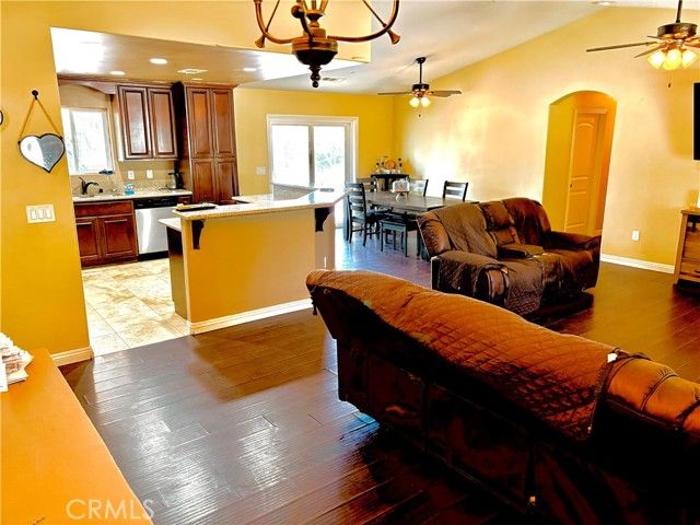 10401 Hemlock Avenue, Hesperia, CA 92345