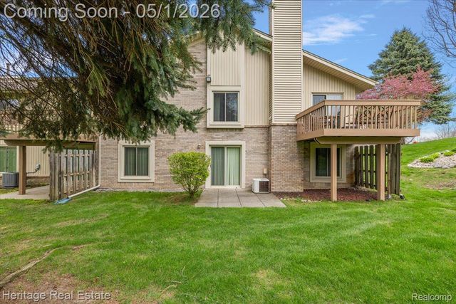 1932 Valley Lane, Orion Charter Township, MI 48360