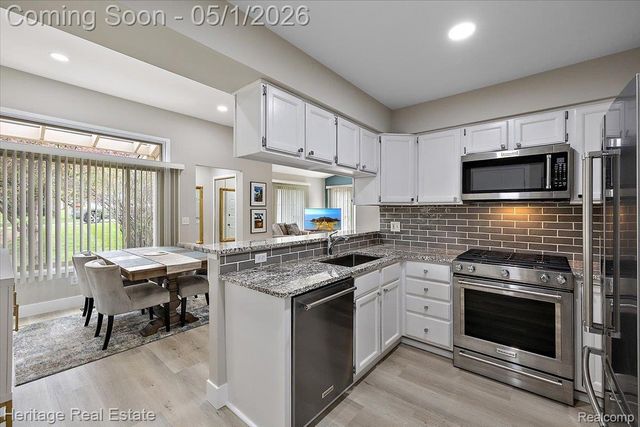 1932 Valley Lane, Orion Charter Township, MI 48360