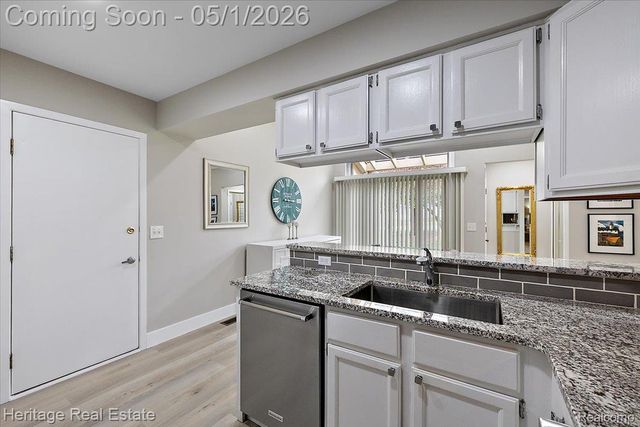1932 Valley Lane, Orion Charter Township, MI 48360