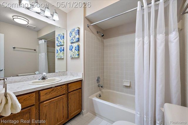 1932 Valley Lane, Orion Charter Township, MI 48360