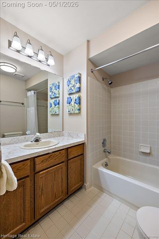 1932 Valley Lane, Orion Charter Township, MI 48360