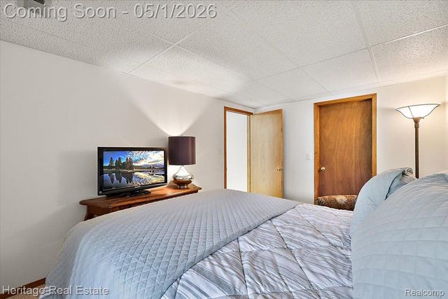 1932 Valley Lane, Orion Charter Township, MI 48360