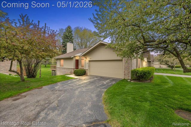 1932 Valley Lane, Orion Charter Township, MI 48360