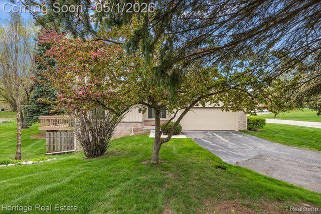 1932 Valley Lane, Orion Charter Township, MI 48360