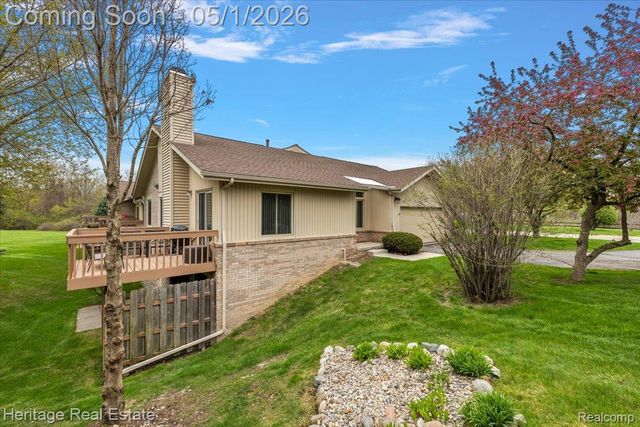 1932 Valley Lane, Orion Charter Township, MI 48360