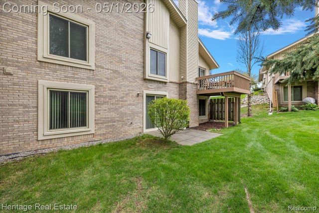 1932 Valley Lane, Orion Charter Township, MI 48360