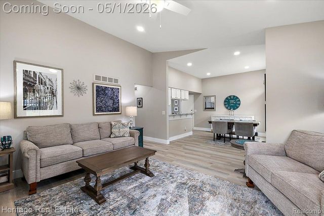 1932 Valley Lane, Orion Charter Township, MI 48360
