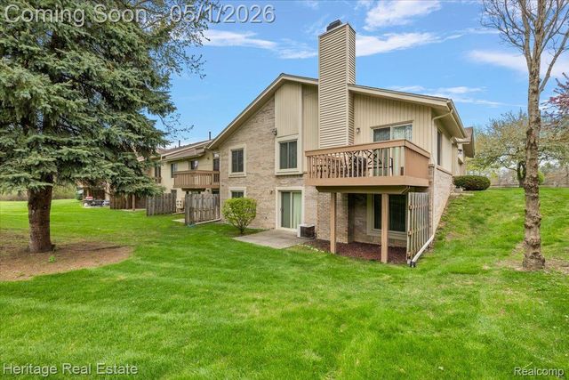 1932 Valley Lane, Orion Charter Township, MI 48360