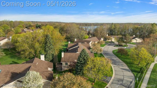 1932 Valley Lane, Orion Charter Township, MI 48360