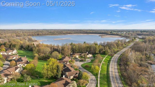1932 Valley Lane, Orion Charter Township, MI 48360