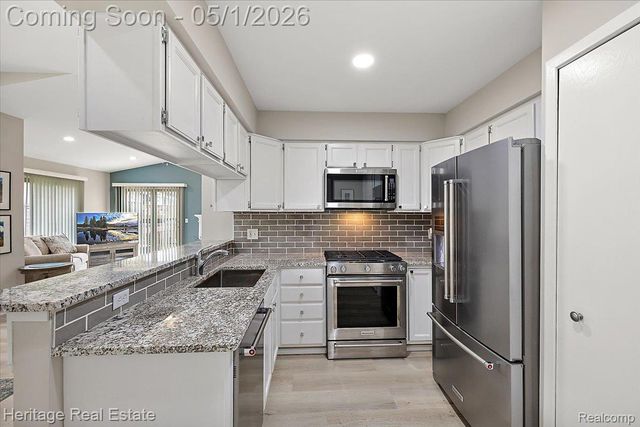 1932 Valley Lane, Orion Charter Township, MI 48360