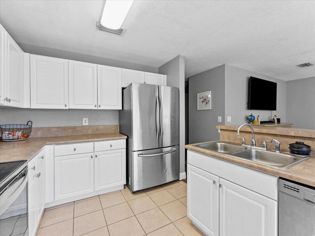 3422 Commodore Court, West Palm Beach, FL 33411