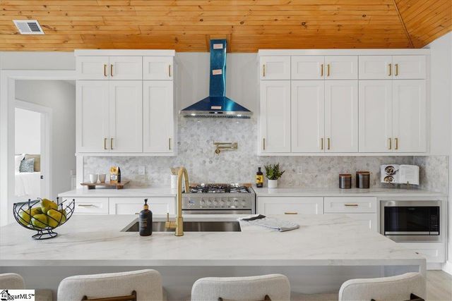 304 Ave Of Oaks, Anderson, SC 29621