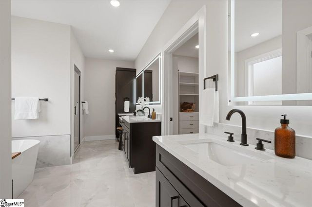 304 Ave Of Oaks, Anderson, SC 29621