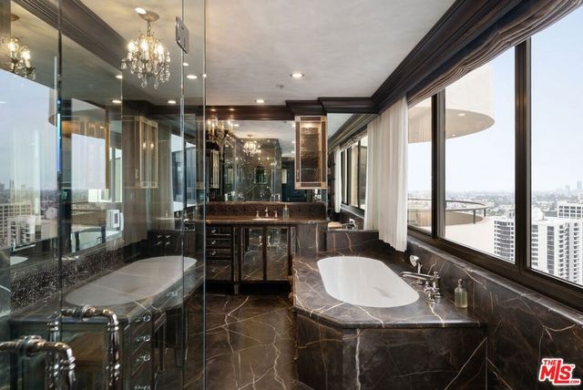 10560 Wilshire Boulevard 2003, Los Angeles, CA 90024