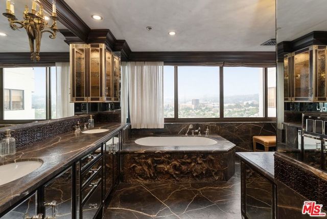 10560 Wilshire Boulevard 2003, Los Angeles, CA 90024