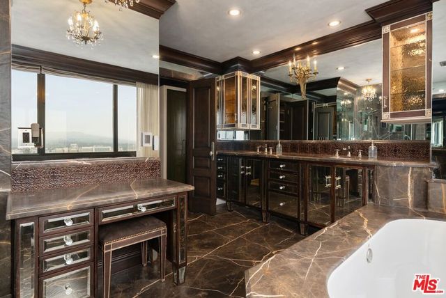 10560 Wilshire Boulevard 2003, Los Angeles, CA 90024