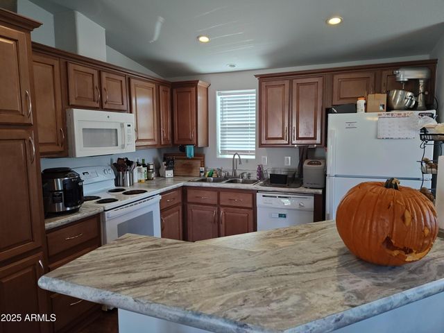 16125 S Apache Drive, Mayer, AZ 86333