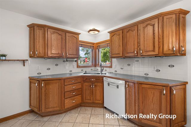 1702 Waverly Avenue, Grand Haven, MI 49417