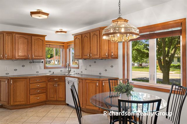 1702 Waverly Avenue, Grand Haven, MI 49417