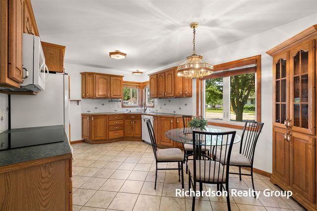 1702 Waverly Avenue, Grand Haven, MI 49417