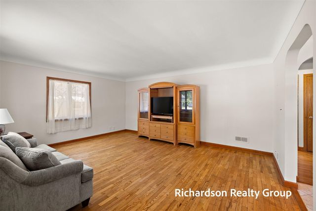 1702 Waverly Avenue, Grand Haven, MI 49417