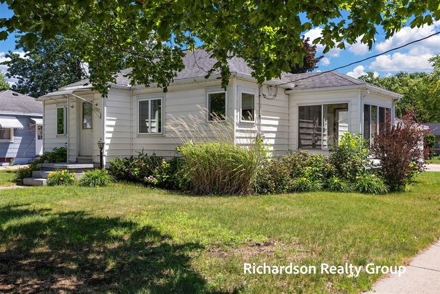 1702 Waverly Avenue, Grand Haven, MI 49417