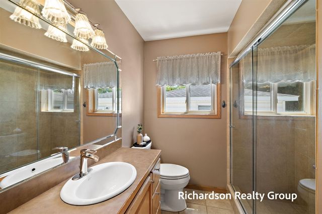 1702 Waverly Avenue, Grand Haven, MI 49417