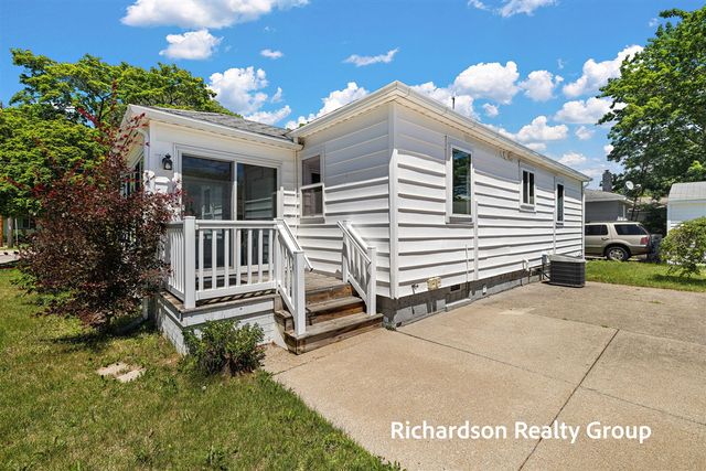 1702 Waverly Avenue, Grand Haven, MI 49417