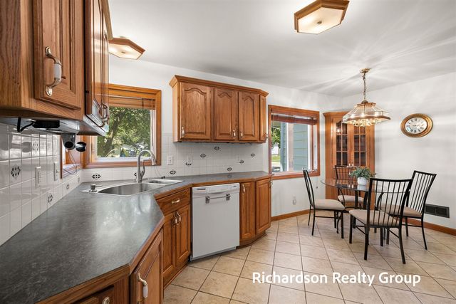 1702 Waverly Avenue, Grand Haven, MI 49417