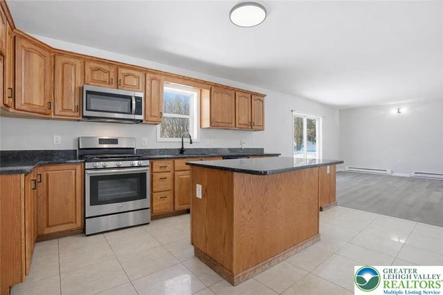 106 Greenleaf Drive, Tobyhanna Twp, PA 18334