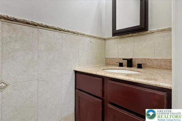 106 Greenleaf Drive, Tobyhanna Twp, PA 18334