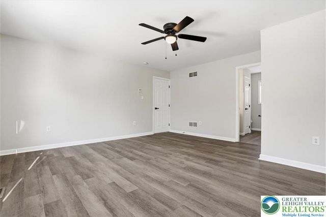 106 Greenleaf Drive, Tobyhanna Twp, PA 18334