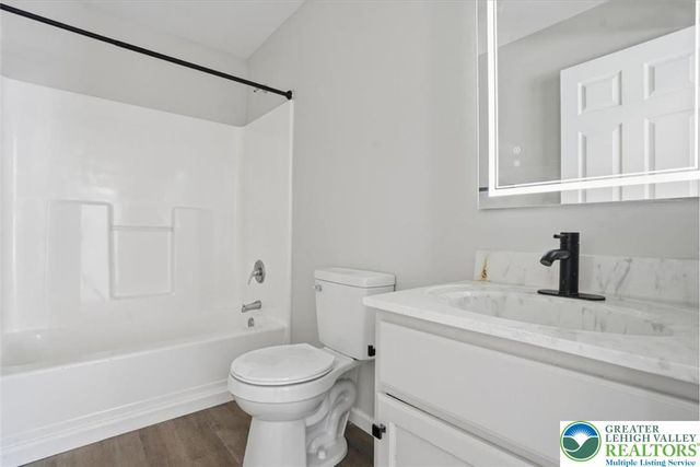 106 Greenleaf Drive, Tobyhanna Twp, PA 18334